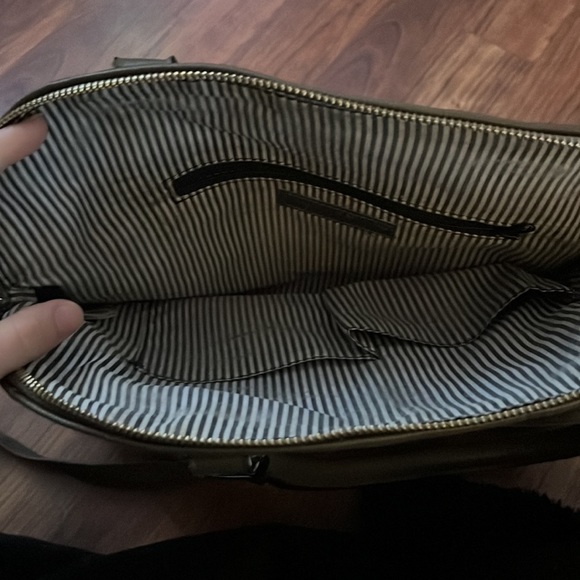 Olive Christian Siriano purse - Picture 4 of 4